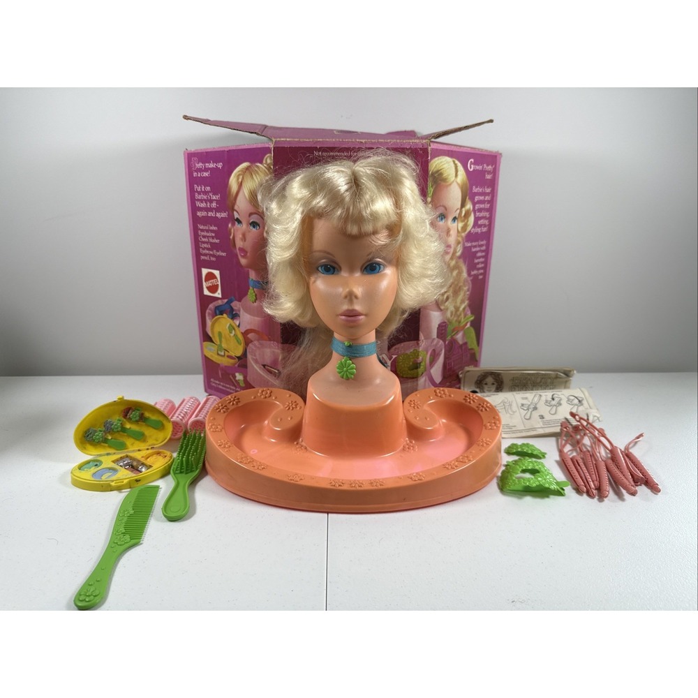 Vintage 1972 Barbie Beauty Center Playset No. 4027  w Box‎ & Some Accessories